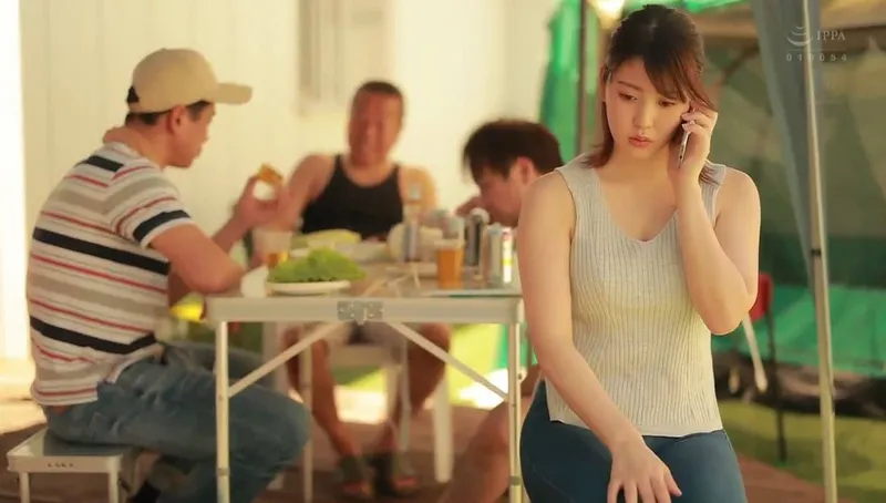 Anh xã khờ để vợ yêu tham gia sự kiện cắm trại với mấy gã gần nhà và cái kết